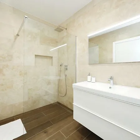 Mihael - Home4you Kraj (Zadar)